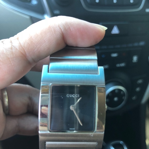 Gucci Swiss Watch Authentic - Picture 2 of 8